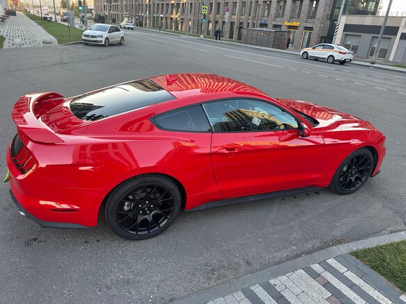 2021 Ford Mustang VI Рестайлинг, красный, 4200000 рублей - вид 21