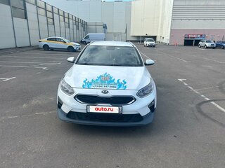 2021 Kia Ceed III Рестайлинг, белый, 1550000 рублей, вид 1