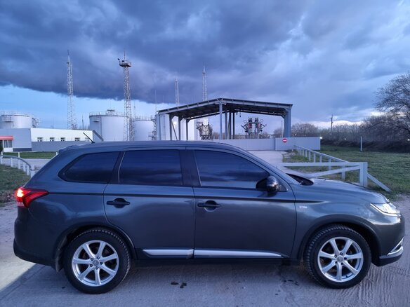 2016 Mitsubishi Outlander III Рестайлинг 2, серый, 1595000 рублей - вид 9