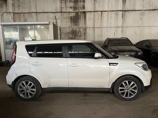2018 Kia Soul II Рестайлинг, белый, 1200000 рублей, вид 4