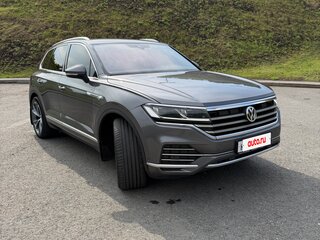 2020 Volkswagen Touareg III, серый, 3830000 рублей, вид 2