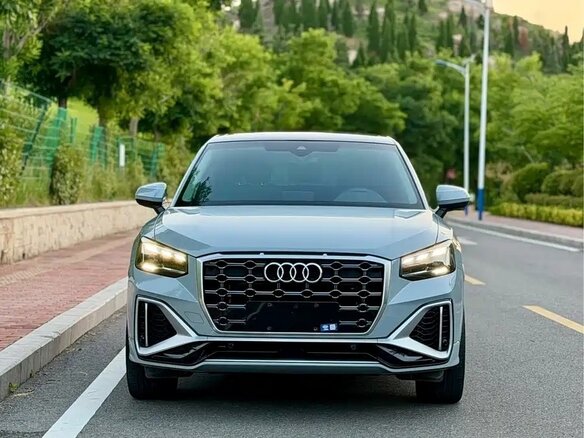 2022 Audi Q2 35 TFSI I Рестайлинг, серый - вид 3