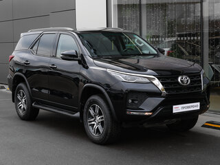 2021 Toyota Fortuner II Рестайлинг, чёрный, 4498000 рублей, вид 3