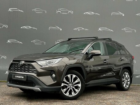 2022 Toyota RAV4 V (XA50), коричневый, 2656400 рублей, вид 1