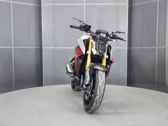 2025 Suzuki GSX-S 1000, серебристый, 1299000 рублей - вид 2