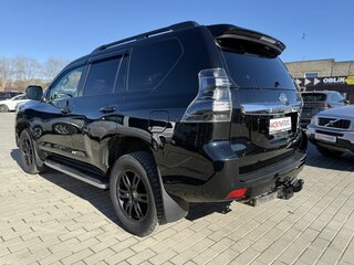 2017 Toyota Land Cruiser Prado 150 Series Рестайлинг 1, чёрный, 4300000 рублей, вид 3