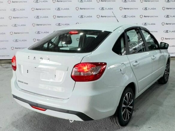 2026 Lada (ВАЗ) Granta I Рестайлинг, белый, 1244000 рублей - вид 5
