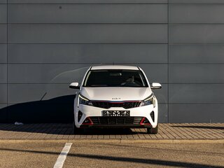 2021 Kia Rio IV Рестайлинг, белый, 1695000 рублей, вид 2