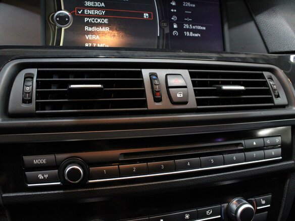 2012 BMW 5 серии 520i VI (F10/F11/F07), чёрный, 1710000 рублей - вид 17