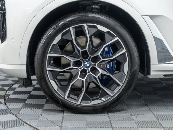2026 BMW X7 40i I (G07) Рестайлинг, белый, 16350000 рублей - вид 3