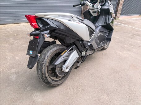 2017 Aprilia SRV 850, серебристый, 625000 рублей, вид 4