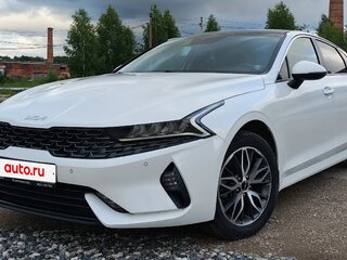 2021 Kia K5 III, белый, 2600000 рублей, вид 1
