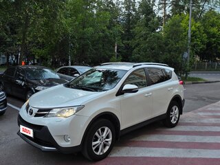 2014 Toyota RAV4 IV (XA40), белый, 1750000 рублей, вид 1