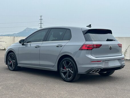 2024 Volkswagen Golf VIII, серый, 2686000 рублей, вид 3