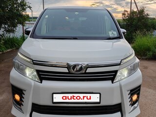 2015 Toyota Voxy III (R80), белый, 1600000 рублей, вид 1