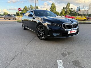 2024 BMW 5 серии 520i VIII (G60/G61/G68), чёрный, 5500000 рублей, вид 2