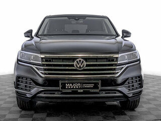 2019 Volkswagen Touareg III, чёрный, 5100000 рублей, вид 2