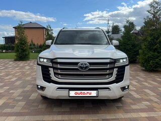 2021 Toyota Land Cruiser 300 Series, белый, 8600000 рублей, вид 3