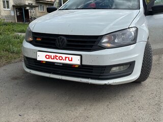 2017 Volkswagen Polo V Рестайлинг, белый, 900000 рублей, вид 3