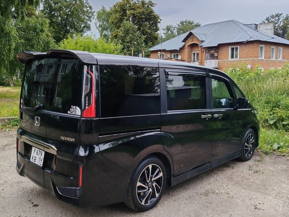 2016 Honda Stepwgn V, чёрный, 1685000 рублей - вид 4