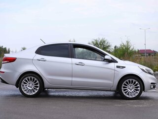 2015 Kia Rio III Рестайлинг, серебристый, 719925 рублей, вид 4