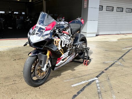 2021 Ducati Panigale V4, красный, 3200000 рублей, вид 3