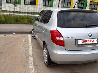 2013 Skoda Fabia II Рестайлинг, серебристый, 500000 рублей, вид 2