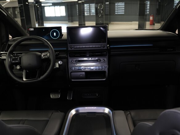 2026 Hyundai Staria I, чёрный - вид 7