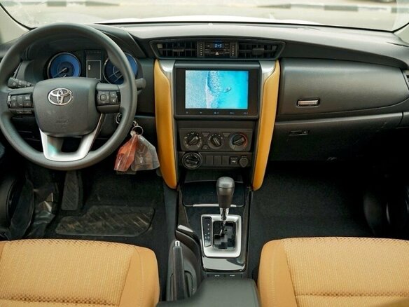 2025 Toyota Fortuner II Рестайлинг, белый, 5000000 рублей - вид 8
