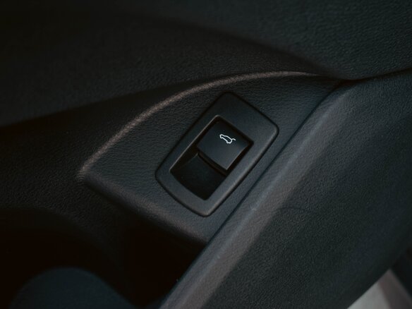 2018 BMW X1 20i xDrive II (F48), серый, 2530000 рублей - вид 20