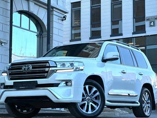 2016 Toyota Land Cruiser 200 Series Рестайлинг 2, белый, 6000000 рублей, вид 1