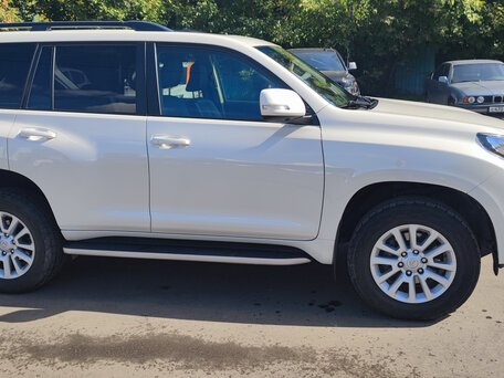 2015 Toyota Land Cruiser Prado 6-speed 150 Series Рестайлинг 1, белый, 3350000 рублей, вид 3