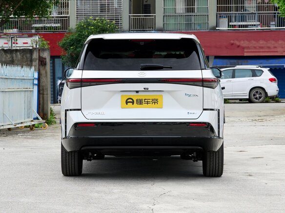 2026 Toyota bZ3X 58.3 kWh, белый, 3286000 рублей - вид 4