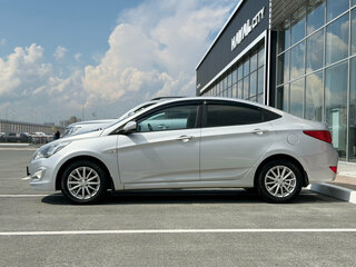 2014 Hyundai Solaris I Рестайлинг, серебристый, 900000 рублей, вид 4