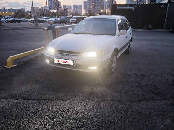 2000 Toyota Sprinter Carib III, белый, 330000 рублей