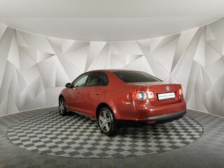 2010 Volkswagen Jetta V, красный, 345000 рублей, вид 4