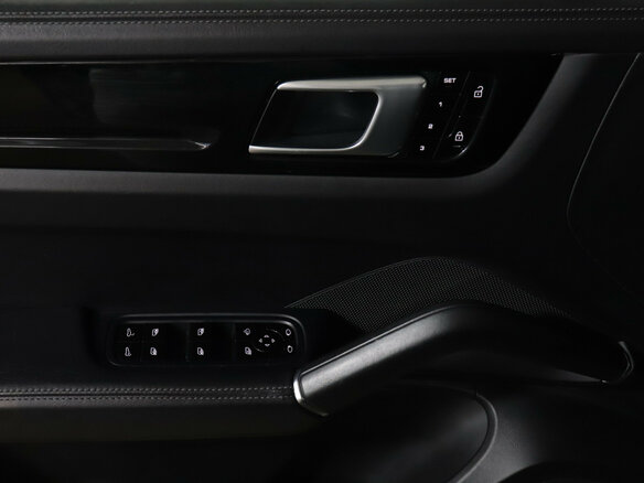 2020 Porsche Cayenne III, чёрный, 7400000 рублей - вид 17