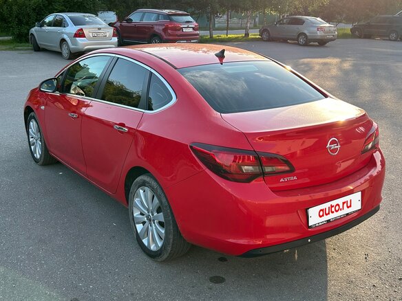2012 Opel Astra J Рестайлинг, красный, 950000 рублей - вид 4