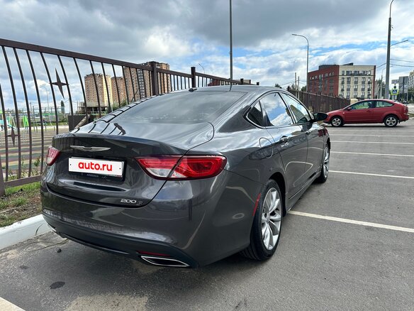 2015 Chrysler 200 II, серый, 1350000 рублей - вид 5