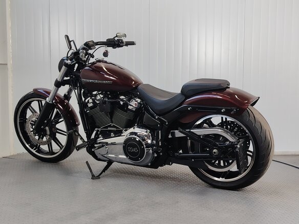 2017 Harley-Davidson Breakout, красный, 1679000 рублей - вид 5