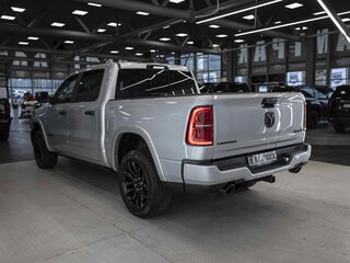 2026 Ram 1500 Crew Cab eTorque V Рестайлинг, серебристый, 11884243 рублей, вид 2