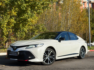 2020 Toyota Camry VIII (XV70), белый, 2999000 рублей, вид 3