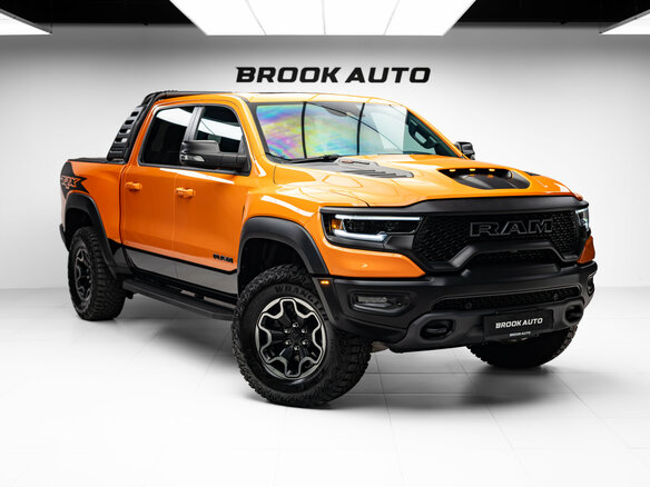 2021 Ram 1500 Crew Cab TRX V, оранжевый, 14290000 рублей - вид 2