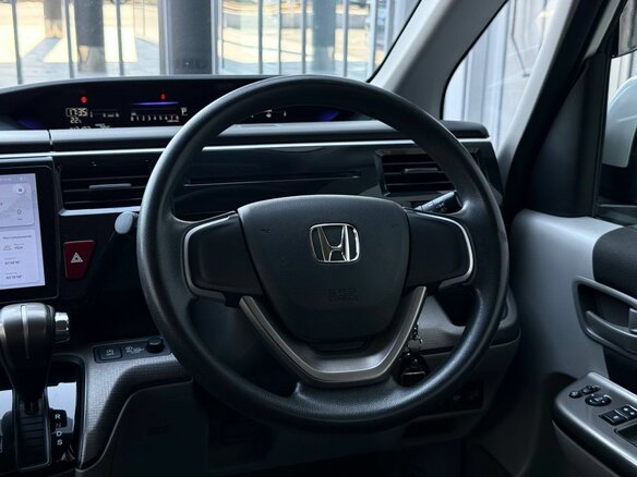 2017 Honda Stepwgn V, белый - вид 17