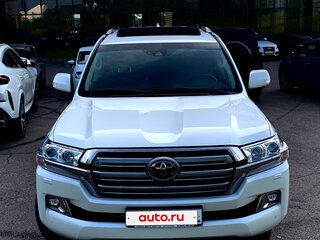 2020 Toyota Land Cruiser 200 Series Рестайлинг 2, белый, 10000000 рублей, вид 3