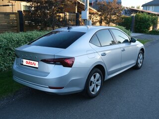 2021 Skoda Octavia IV (A8), серебристый, 1800000 рублей, вид 3