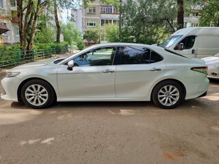 2018 Toyota Camry VIII (XV70), белый, 2150000 рублей, вид 4