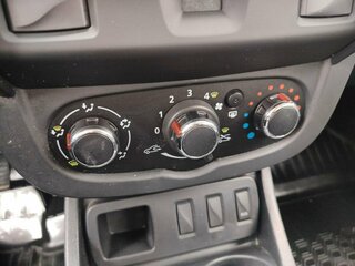 2017 Renault Duster I Рестайлинг, белый, 1026574 рублей, вид 4