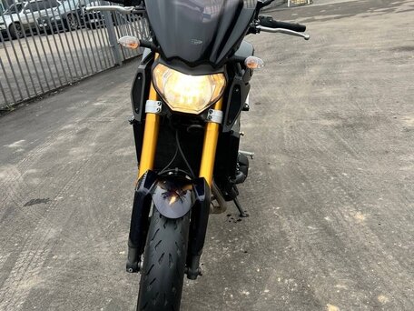 2014 Yamaha MT-09 (FZ-09), фиолетовый, 630000 рублей, вид 4
