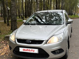 2011 Ford Focus II Рестайлинг, серебристый, 490000 рублей, вид 1